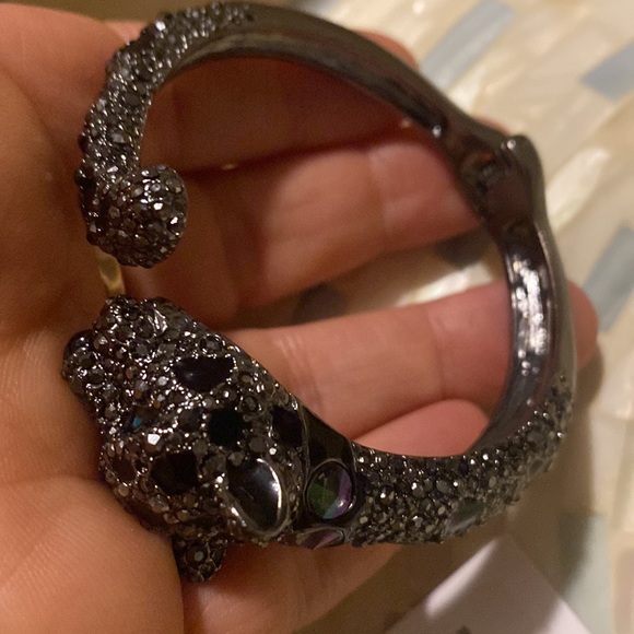 NWTBetsey Johnson Snow Leopard Cougar Black Grey Hematite Hinged Bangle Bracelet - Picture 8 of 13